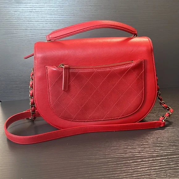 SOLD!❌ Chanel Red Calfskin Coco Curve Flap Medium - Picture 3 of 17